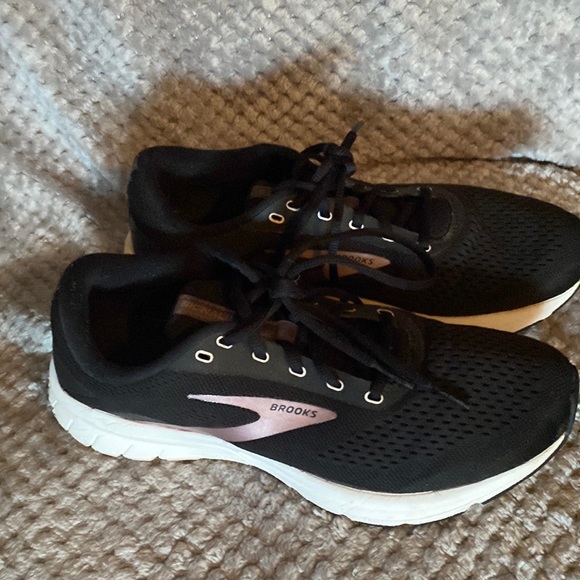 Brooks DNA woman’s athletic shoes - Picture 1 of 5